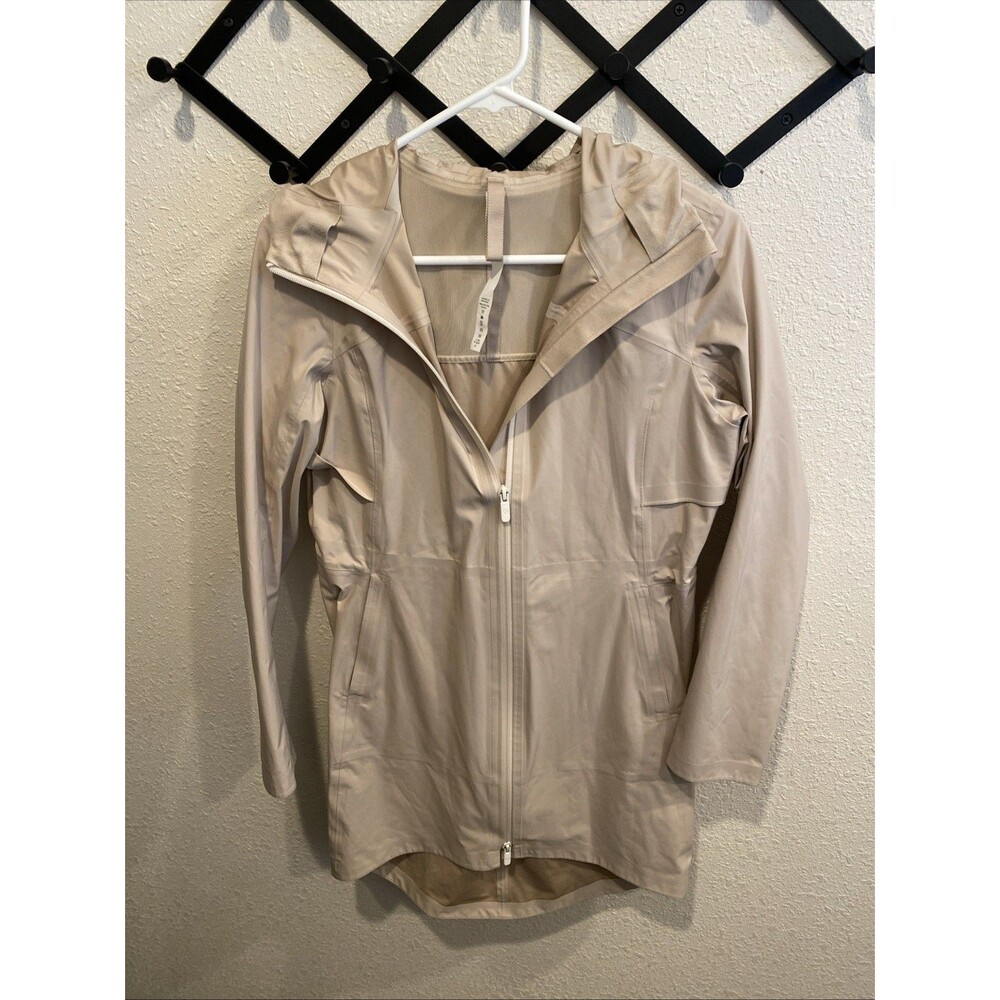 Lululemon Rain Rebel Jacket Women Size 2 in Sandlot (Beige) Coat Hooded Zip